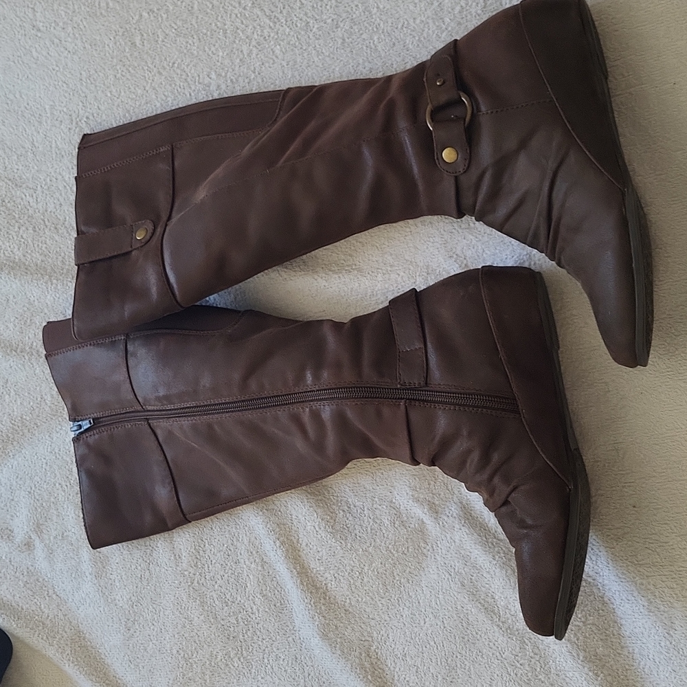Brown zip boots